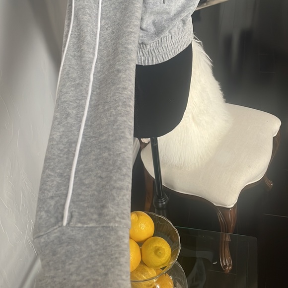 Garage Soft Grey Cropped Hoodie - Picture 4 of 9